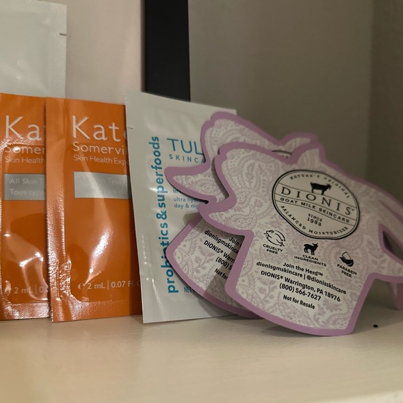 NEW 25-Piece Deluxe Sample Set with free Ulta bag peach colored - Picture 11 of 11